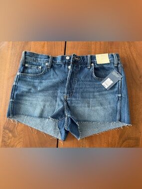Women’s high-rise cut-off jean shorts - universal thread medium wash size 14
